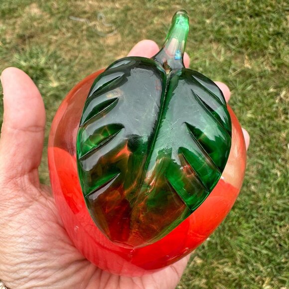 Maude & Bob St Clair Art Glass Paperweight Apple 1980 - Picture 7 of 9